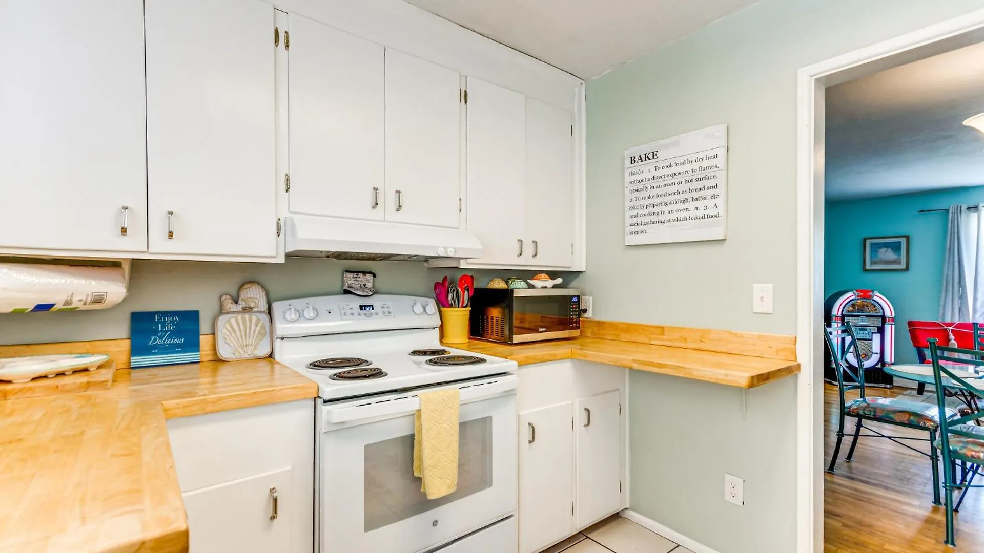 Fort Walton Coastal Retreat With Yard Walk To Beach Fort Walton Beach United States