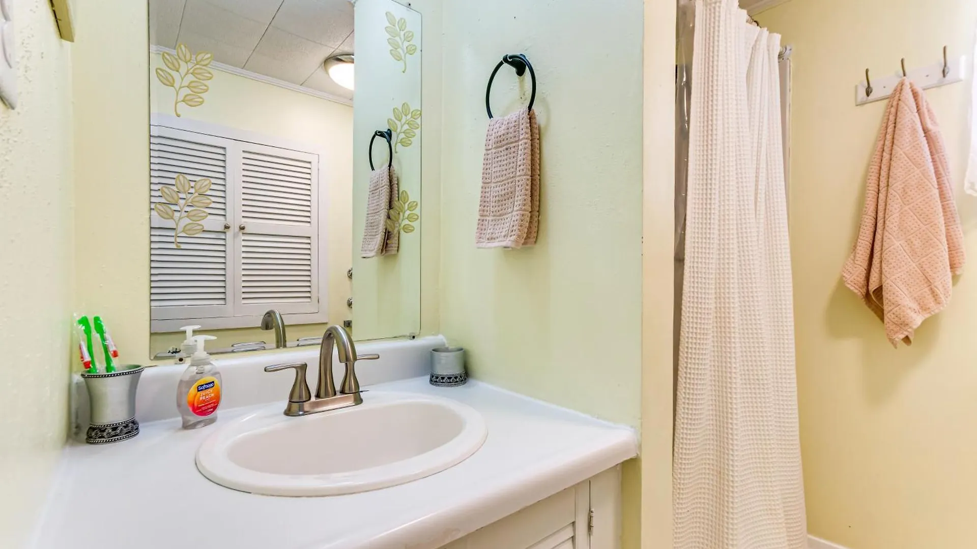 Fort Walton Coastal Retreat With Yard Walk To Beach Fort Walton Beach 0*,