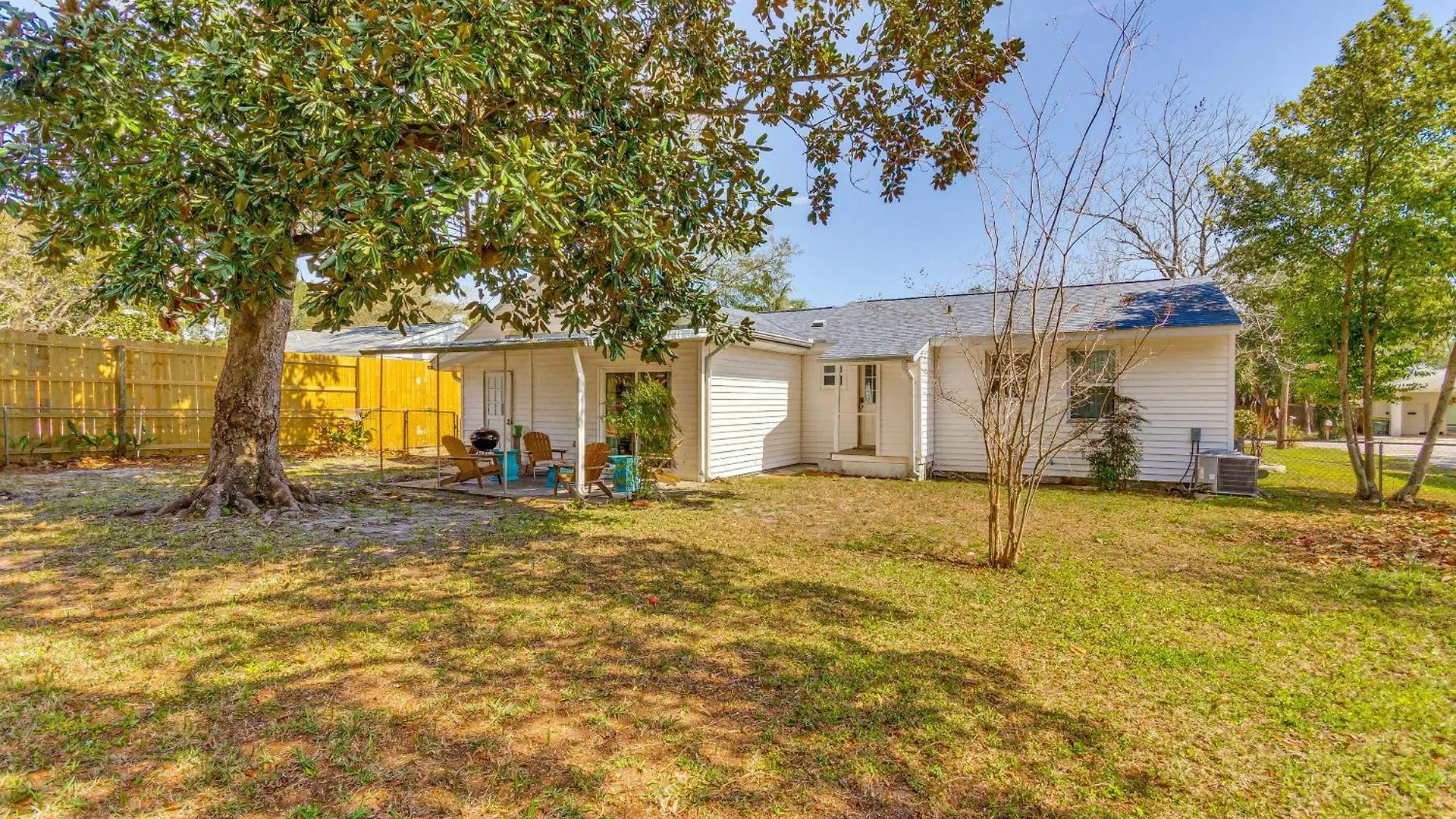 Fort Walton Coastal Retreat With Yard Walk To Beach Fort Walton Beach